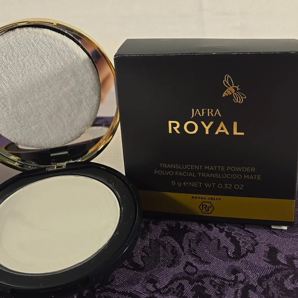 JAFRA Royal Translucent Matte Powder NWT – Shine Control & Blurring